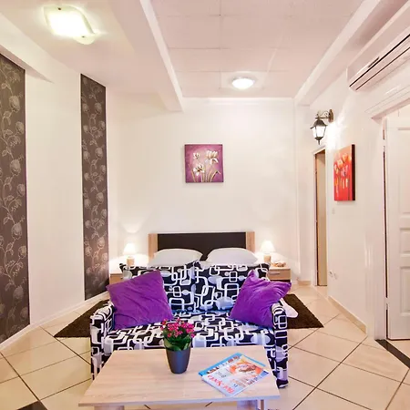 Magnifique Near Theatre & Apartamento Split