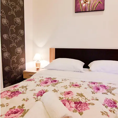 Magnifique Near Theatre & Apartment *